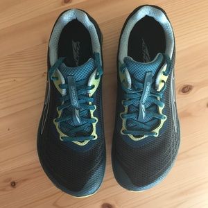 NWOT women’s Altra Timp